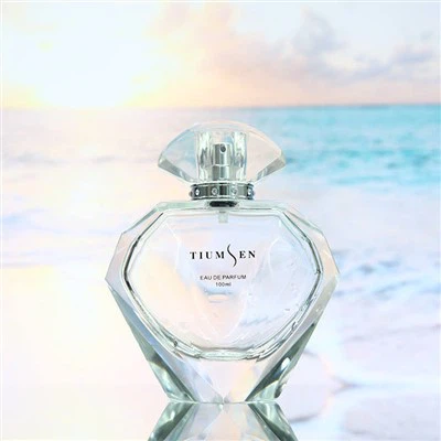 Vintage bočica parfema u obliku srca